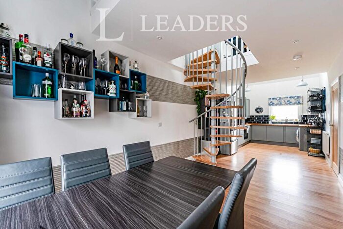 Bungalow To Rent In Hawthorn Road, PO21
