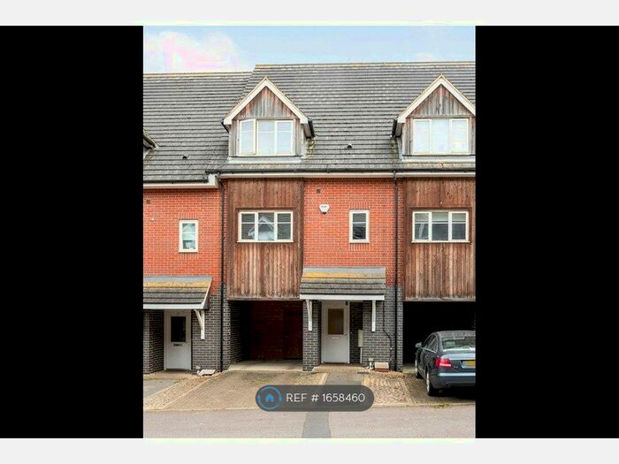 4 Bedroom Terraced House To Rent In Millward Drive, Bletchley, Milton Keynes, MK2