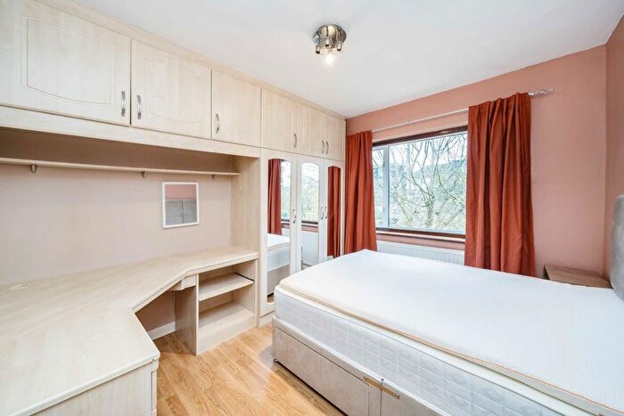 2 Bedroom Flat To Rent In Cavendish Avenue, London, W13