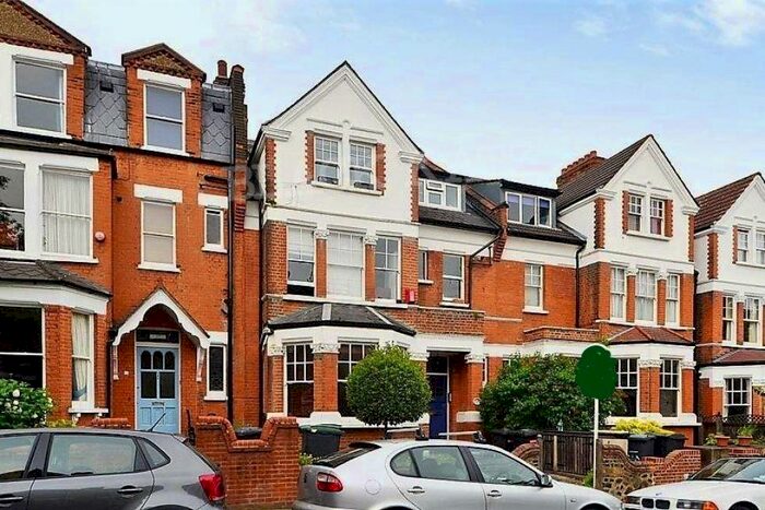 3 Bedroom Flat To Rent In Muswell Avenue, N10