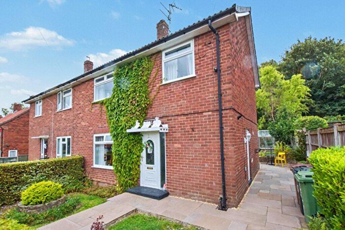 3 Bedroom Semi-Detached House For Sale In Stonebridge Grove, Leeds, West Yorkshire, LS12