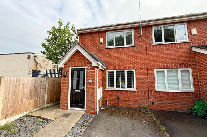 2 Bedroom Town House To Rent In Higher Road, Urmston, Manchester, M41
