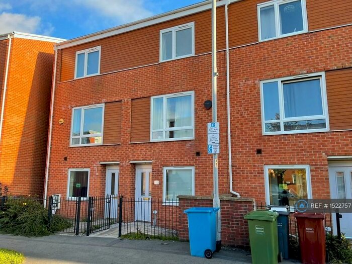 4 Bedroom Terraced House To Rent In Markfield Avenue, Manchester, M13