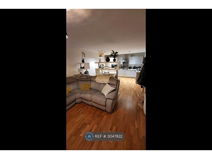 3 Bedroom Flat To Rent In Langley Square, Kent, DA1