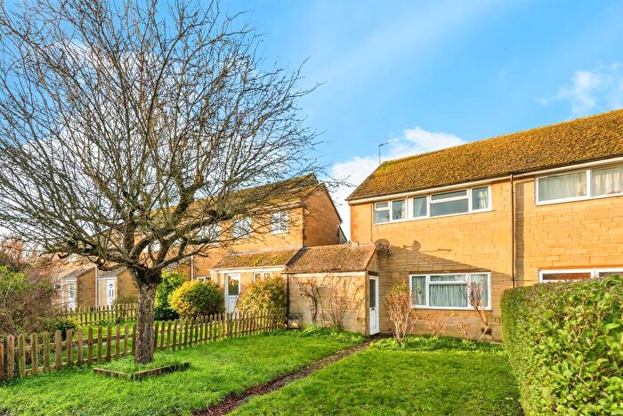 3 Bedroom Semi-Detached House For Sale In Ampney Orchard, Bampton, OX18