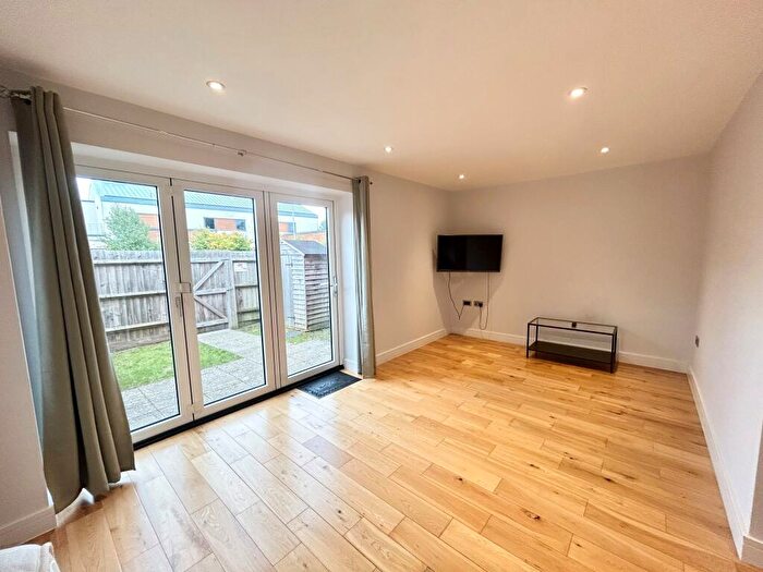 3 Bedroom House To Rent In Kings Park Bicester, OX26
