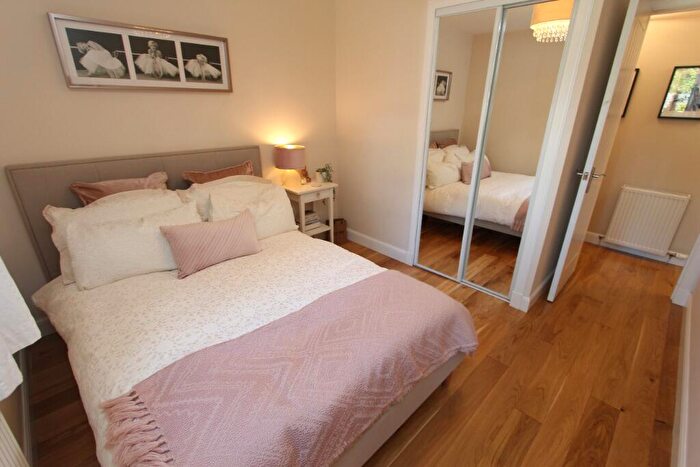 2 Bedroom Flat To Rent In Clark Place, Trinity, Edinburgh, EH5