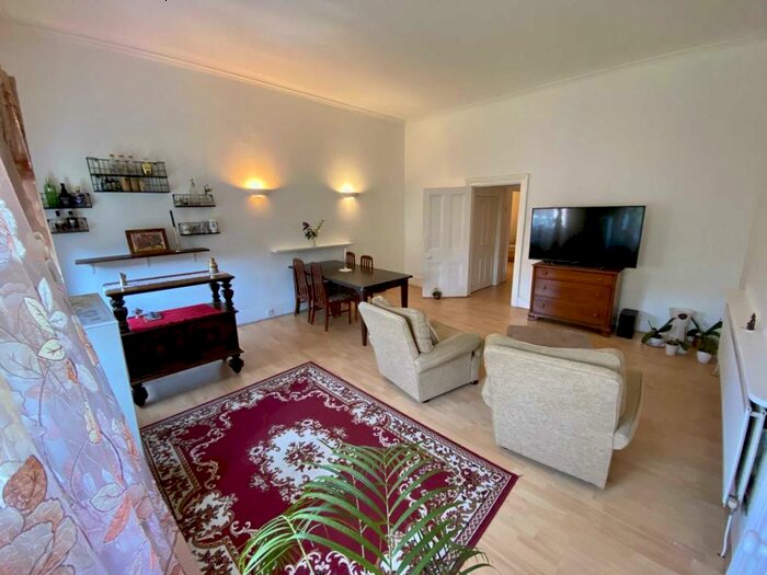 2 Bedroom Flat To Rent In Redcliffe Gardens, London, SW10