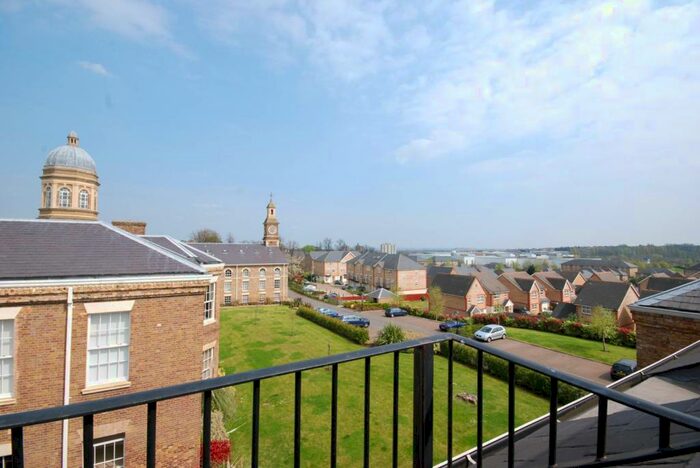 3 Bedroom Flat To Rent In Royal Drive, Friern Barnet, London, N11