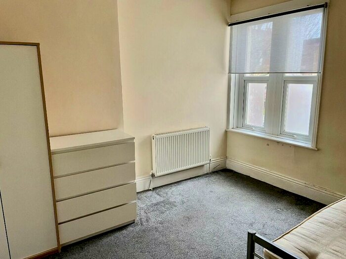 Studio To Rent In Rollins Street, London, SE15