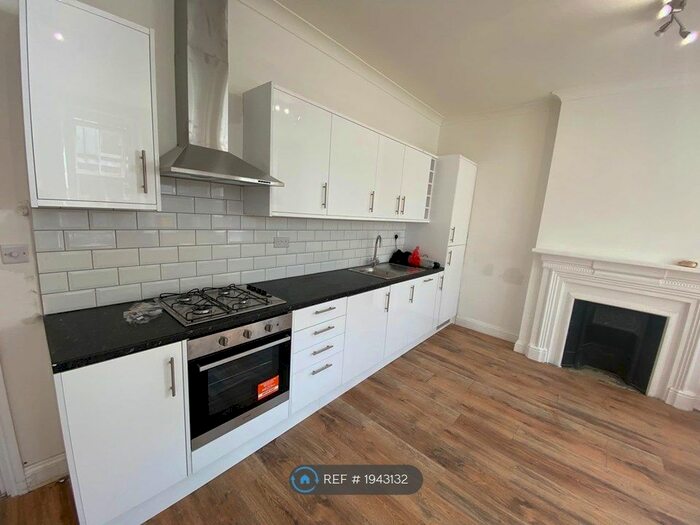 3 Bedroom Flat To Rent In Green Lanes, London, N4