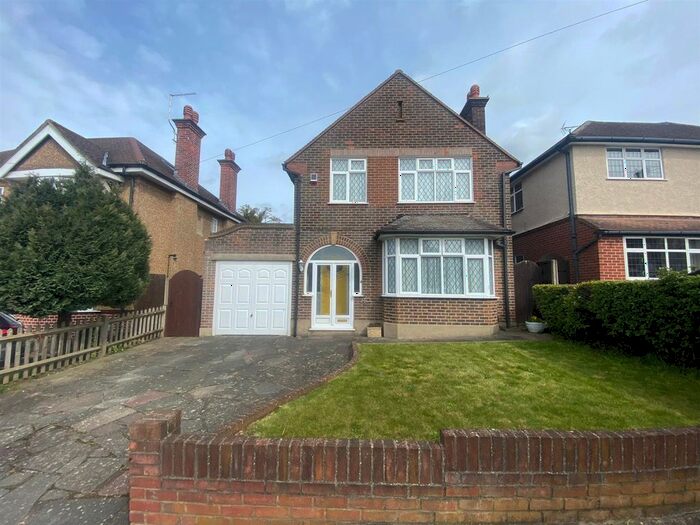 3 Bedroom Detached House To Rent In The Rise, Hillingdon, UB10