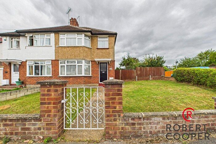 3 Bedroom Semi-Detached House For Sale In Woodlands Avenue, Ruislip, HA4