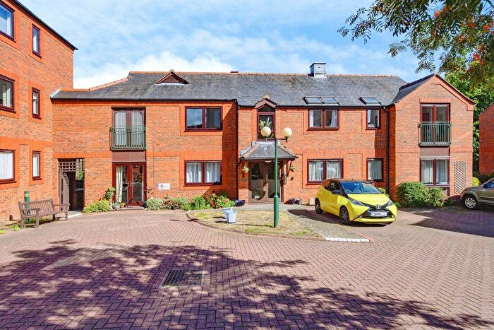 1 Bedroom Flat For Sale In Saddlers Walk, Kings Langley, WD4