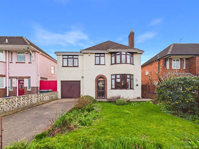 4 Bedroom Detached House For Sale In Armscroft Place, Gloucester, GL2