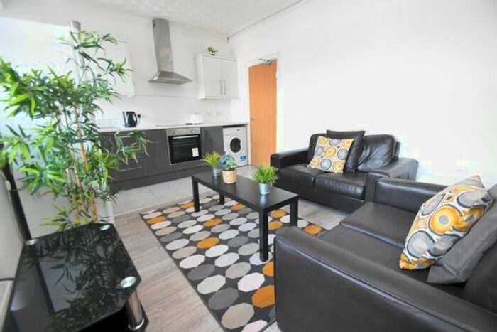 4 Bedroom Flat To Rent In Crwys Road, Cathays, Cardiff, CF24