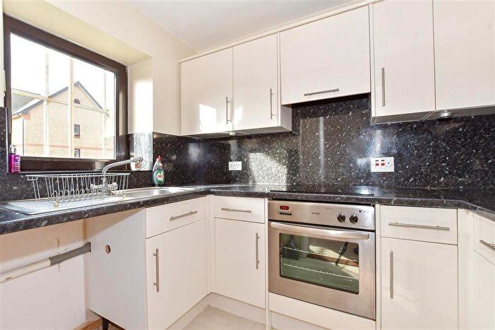1 Bedroom Flat For Sale In Castle Hill Avenue, Folkestone, Kent, CT20