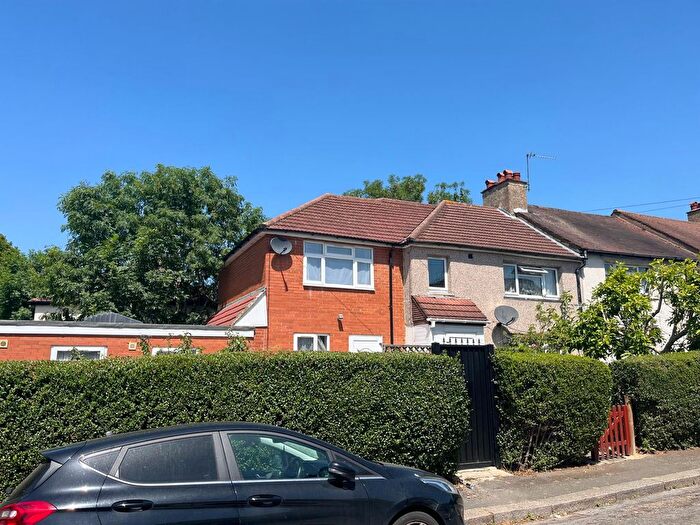 3 Bedroom Detached House To Rent In Berry Way, London, Greater London, W5