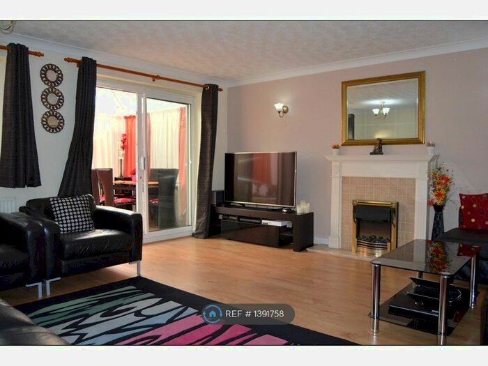 3 Bedroom End Of Terrace House To Rent In Clinton Crescent, Aylesbury, HP21