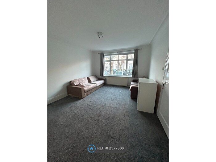 2 Bedroom Flat To Rent In London, London, NW11