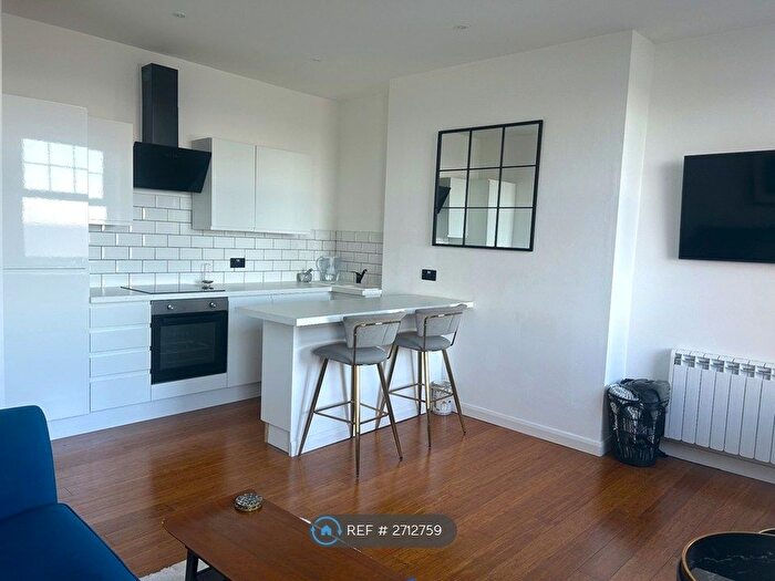 2 Bedroom Flat To Rent In Lewis Crescent, Cliftonville, Margate, CT9