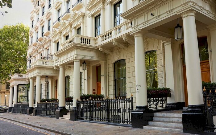 3 Bedroom Flat To Rent In Hyde Park Gate, London, SW7