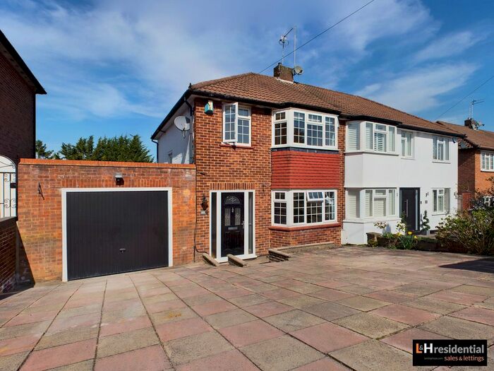 3 Bedroom Semi-Detached House To Rent In Lullington Garth, Borehamwood, WD6