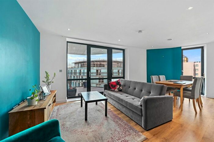 3 Bedroom Flat To Rent In Buckhurst Street, Bethnal Green, London, E2