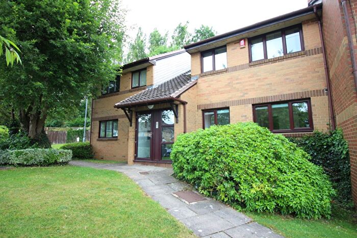 2 Bedroom Flat To Rent In Richfield Road, Bushey Heath, Hertfordshire, WD23