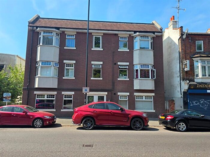 2 Bedroom Flat For Sale In Lower Road, Kenley, CR8