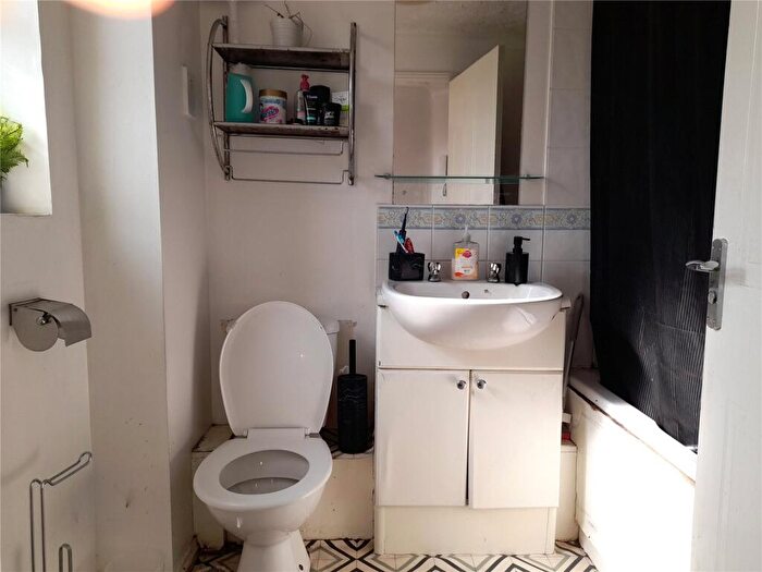 1 Bedroom Flat To Rent In Pickfords Gardens, Slough, Berkshire, SL1