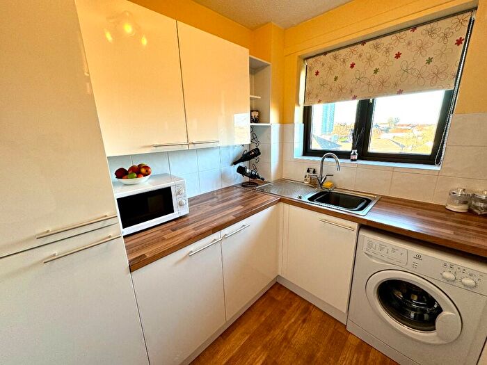 1 Bedroom Flat For Sale In Lugar Street, Coatbridge, Lanarkshire, ML5