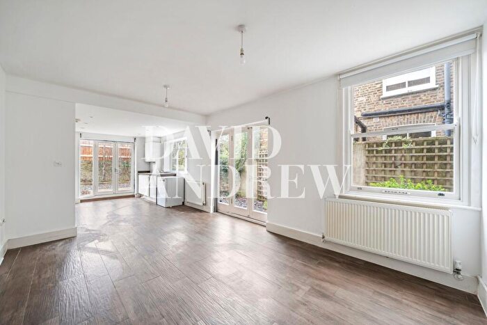 3 Bedroom Flat To Rent In Brooke Road, London, E5