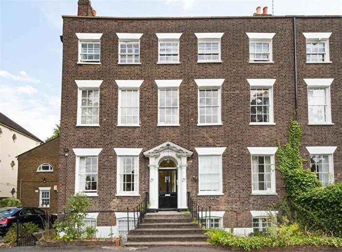 2 Bedroom Apartment To Rent In Woodford Road, South Woodford, E18