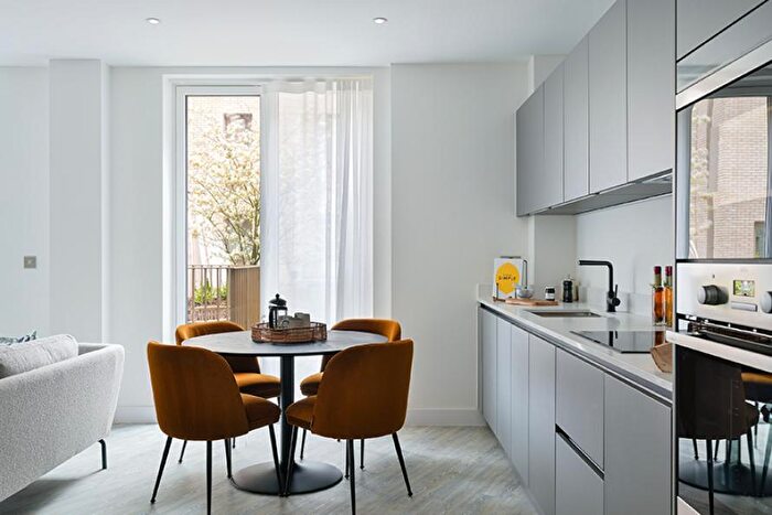 2 Bedroom Apartment For Sale In Eddington Avenue, Cambridge, CB3