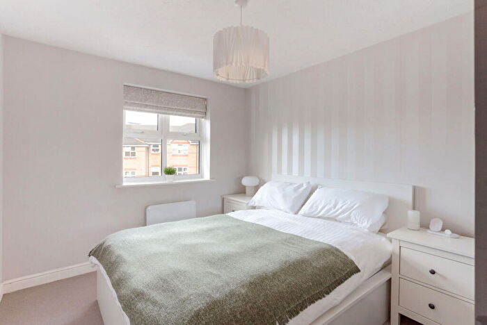 2 Bedroom Flat To Rent In Basevi Way, London, SE8