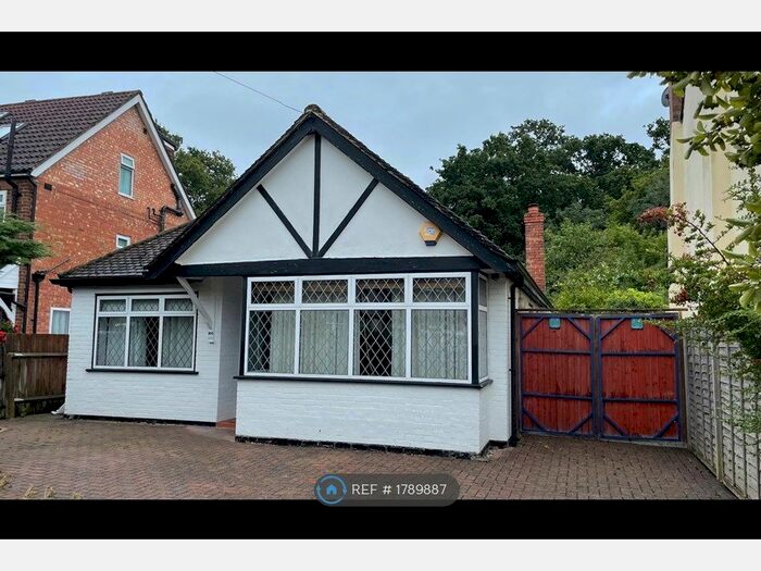 3 Bedroom Bungalow To Rent In Hoylake Crescent, Ickenham, Uxbridge, UB10