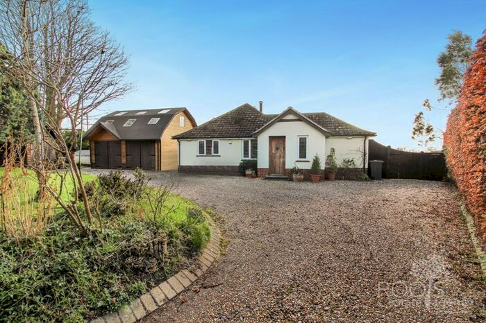 3 Bedroom Detached House For Sale In The Thicket, Leckhampstead, Newbury, RG20