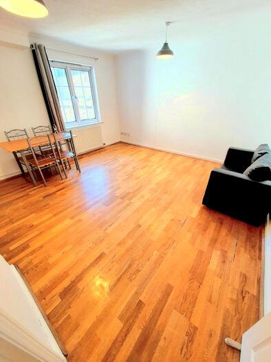 2 Bedroom Flat To Rent In Brighton Road, London, CR8