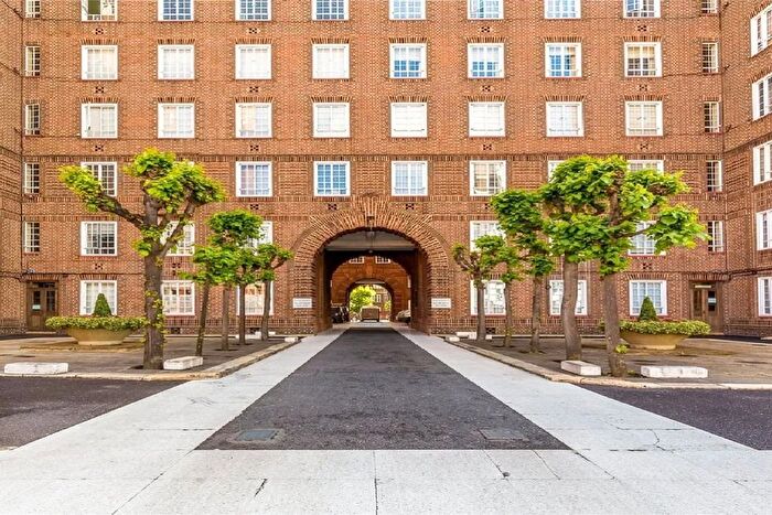 Studio For Sale In Swan Court, Chelsea Manor Street, London, SW3