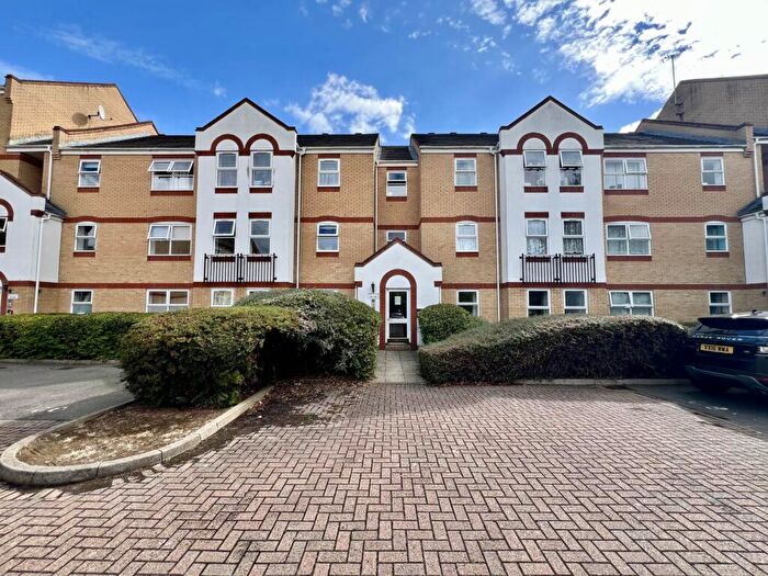 2 Bedroom Flat For Sale In Aaron Hill Road, Beckton, E6