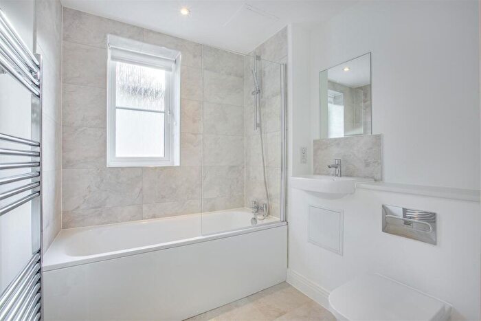 2 Bedroom Apartment To Rent In Altus, Flat, - New Road, High Wycombe, HP12