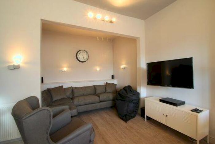 7 Bedroom Terraced House To Rent In Woodsley Road, Leeds, LS2