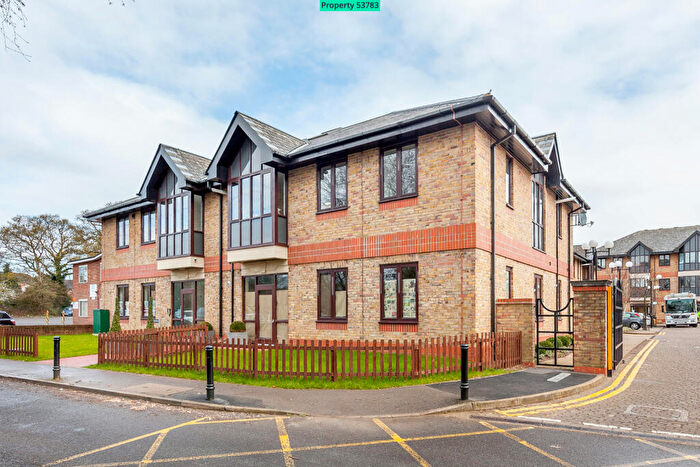 2 Bedroom Flat For Sale In Hanworth Lane, Chertsey, KT16