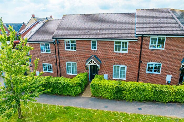 3 Bedroom Property For Sale In Fraser Crescent, Watford, WD25