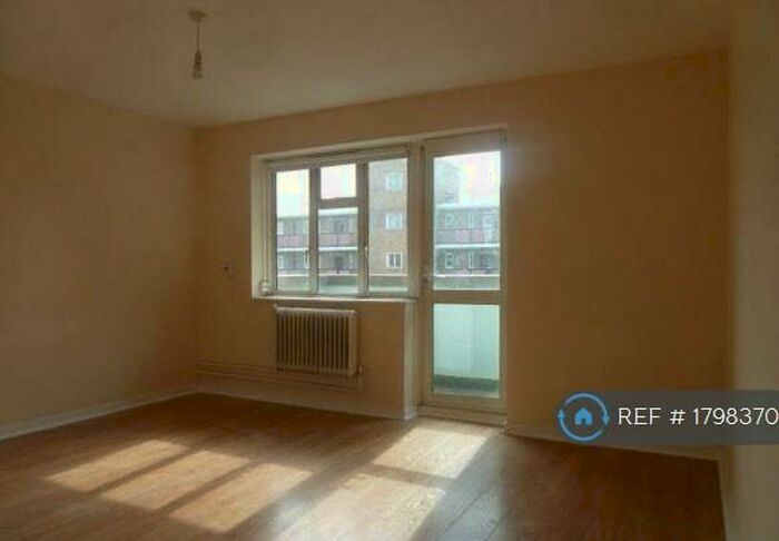 3 Bedroom Flat To Rent In Jubilee Street, London, E1