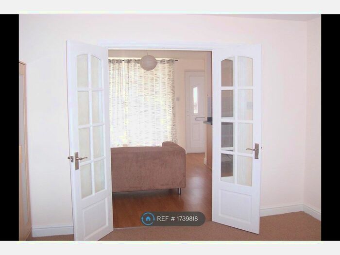 1 Bedroom Flat To Rent In Tanshelf Drive, Pontefract, WF8