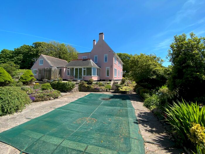 6 Bedroom Detached House For Sale In Bigbury, Kingsbridge, TQ7