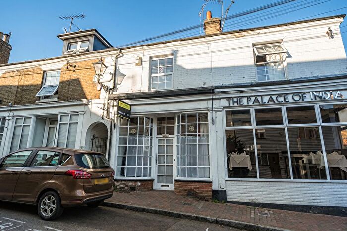 3 Bedroom Semi-Detached House For Sale In High Street, Farningham, Dartford, DA4