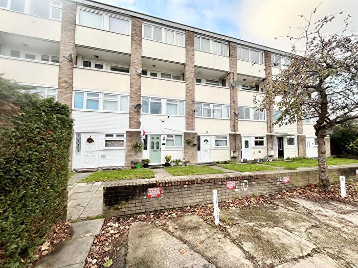 2 Bedroom Maisonette For Sale In Wood Lane, Hornchurch, RM12